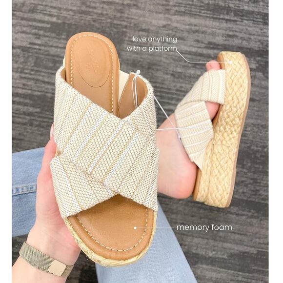 Universal Thread Women's Desi Criss-Cross Strap Platform Sandals Size 9.5 Beige - Picture 1 of 8